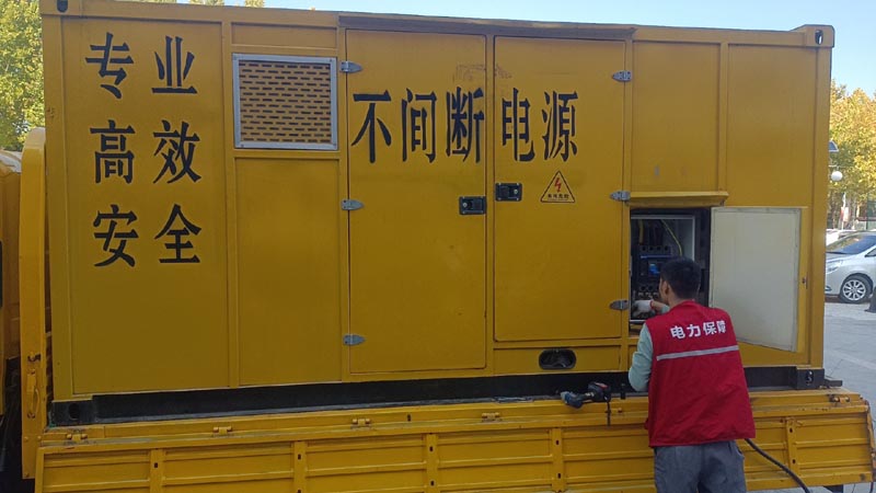 颍东柴油发电机组和UPS电源配合使用时，如何避免切换过程中的电力中断？