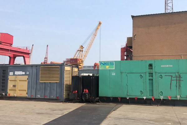 颍东发电机出租空气滤清器的清洁频率是多少？